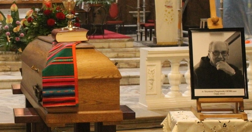 Legnica. Pożegnanie o. Szymona Chapińskiego OFMConv