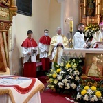 Ujazd Górny. Poświęcenie sztandaru szkoły św. Jana Pawła II