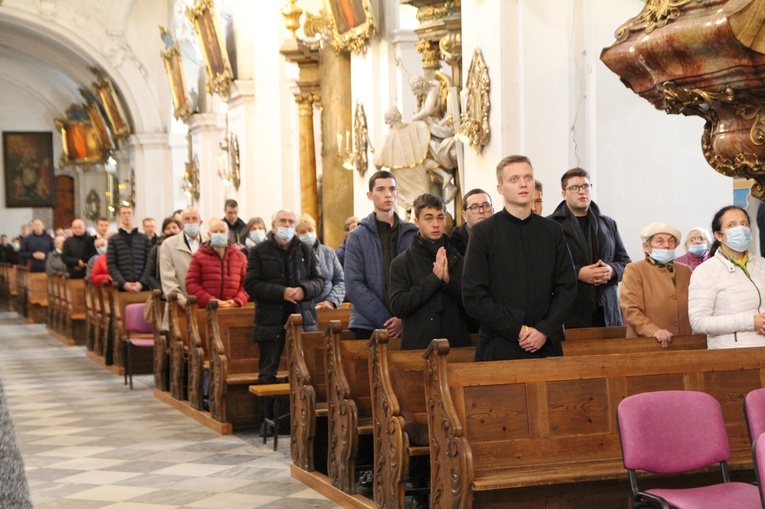 Trzebnica 2021. Powołani do kapłaństwa i życia konsekrowanego u św. Jadwigi