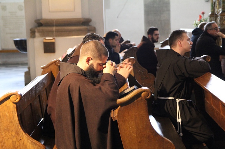 Trzebnica 2021. Powołani do kapłaństwa i życia konsekrowanego u św. Jadwigi