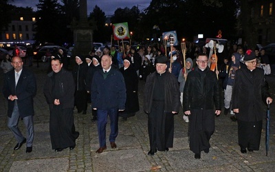 Prawdziwa świętość trwa, fascynuje i dokonuje cudów