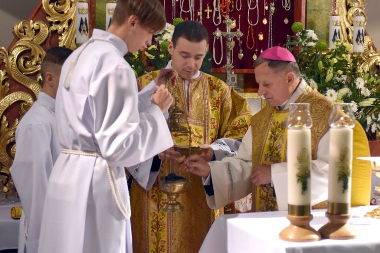 Bojanice. Abp Mokrzycki dał im relikwie św. Jana Pawła II