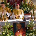 Bojanice. Abp Mokrzycki dał im relikwie św. Jana Pawła II