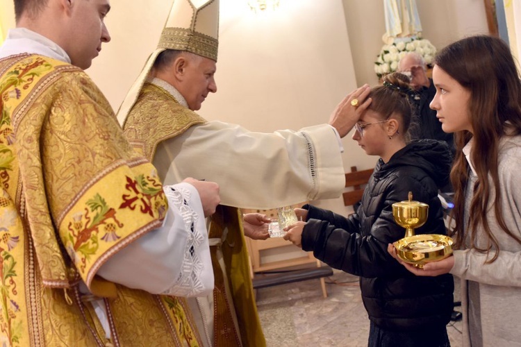 Bojanice. Abp Mokrzycki dał im relikwie św. Jana Pawła II