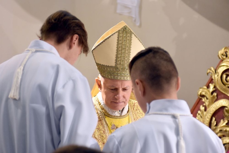 Bojanice. Abp Mokrzycki dał im relikwie św. Jana Pawła II