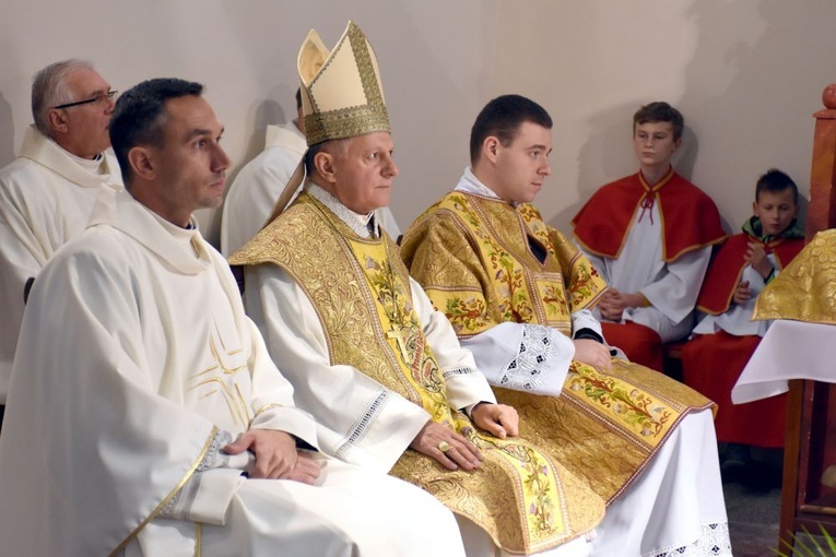 Bojanice. Abp Mokrzycki dał im relikwie św. Jana Pawła II