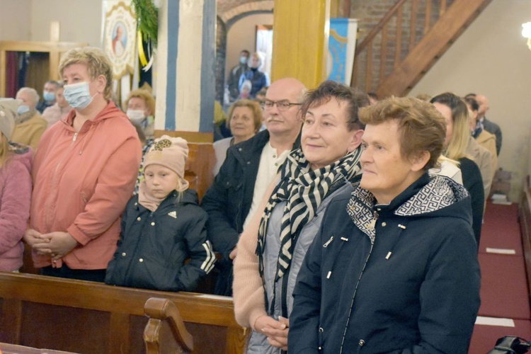 Bojanice. Abp Mokrzycki dał im relikwie św. Jana Pawła II