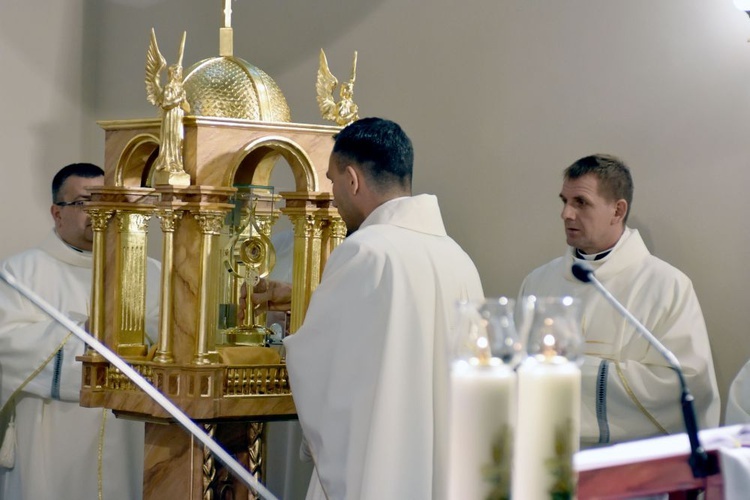 Bojanice. Abp Mokrzycki dał im relikwie św. Jana Pawła II