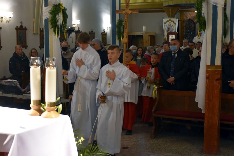 Bojanice. Abp Mokrzycki dał im relikwie św. Jana Pawła II