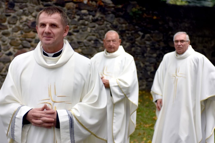 Bojanice. Abp Mokrzycki dał im relikwie św. Jana Pawła II