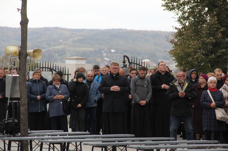 Tuchów. Pielgrzymka na 25-lecie Towarzystwa Przyjaciół WSD w Tarnowie