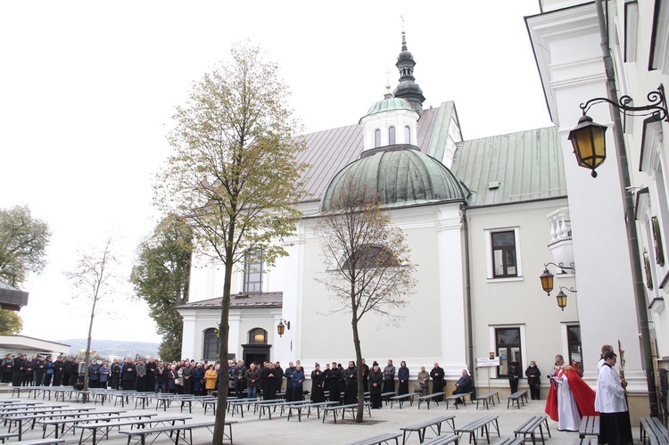 Tuchów. Pielgrzymka na 25-lecie Towarzystwa Przyjaciół WSD w Tarnowie