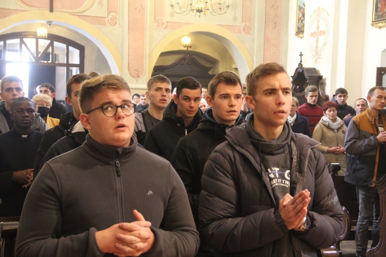 Tuchów. Pielgrzymka na 25-lecie Towarzystwa Przyjaciół WSD w Tarnowie