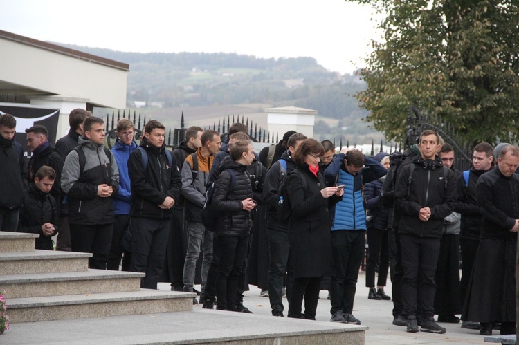 Tuchów. Pielgrzymka na 25-lecie Towarzystwa Przyjaciół WSD w Tarnowie