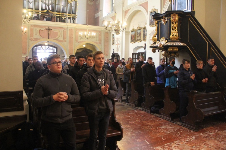 Tuchów. Pielgrzymka na 25-lecie Towarzystwa Przyjaciół WSD w Tarnowie