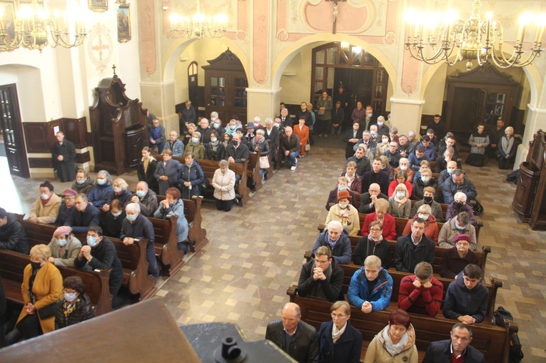 Tuchów. Pielgrzymka na 25-lecie Towarzystwa Przyjaciół WSD w Tarnowie