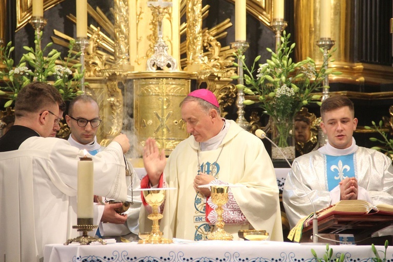 Tuchów. Pielgrzymka na 25-lecie Towarzystwa Przyjaciół WSD w Tarnowie