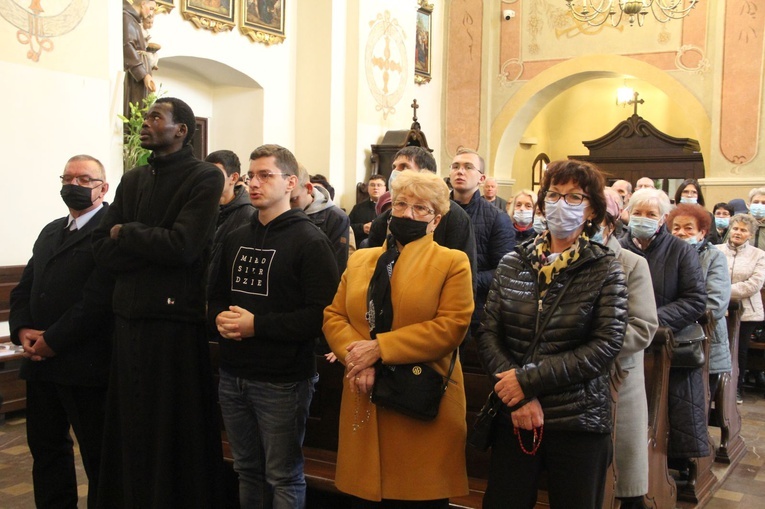 Tuchów. Pielgrzymka na 25-lecie Towarzystwa Przyjaciół WSD w Tarnowie