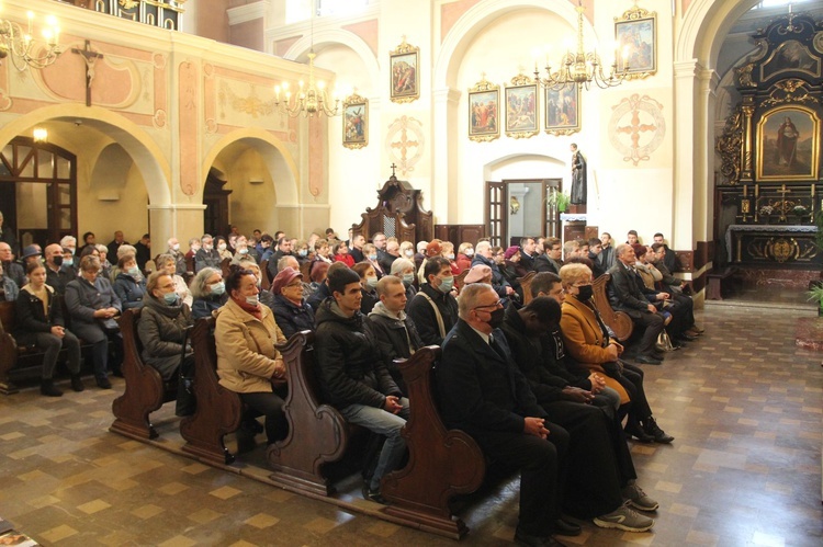 Tuchów. Pielgrzymka na 25-lecie Towarzystwa Przyjaciół WSD w Tarnowie