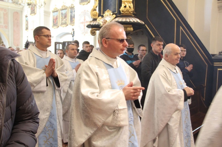 Tuchów. Pielgrzymka na 25-lecie Towarzystwa Przyjaciół WSD w Tarnowie