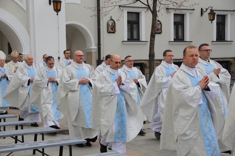 Tuchów. Pielgrzymka na 25-lecie Towarzystwa Przyjaciół WSD w Tarnowie