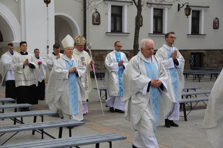Tuchów. Pielgrzymka na 25-lecie Towarzystwa Przyjaciół WSD w Tarnowie