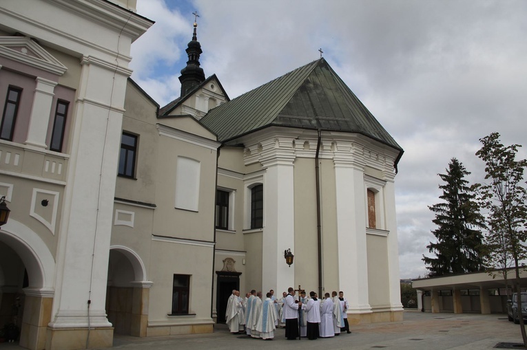 Tuchów. Pielgrzymka na 25-lecie Towarzystwa Przyjaciół WSD w Tarnowie