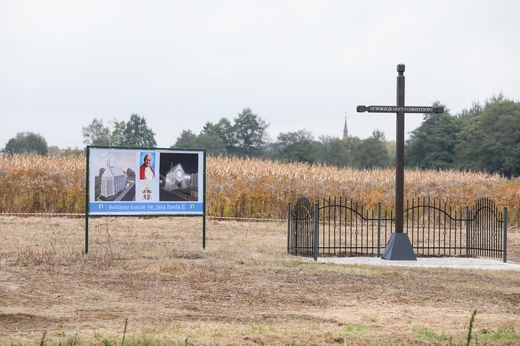 Pobłogosławienie terenu pod budowę nowego kościoła
