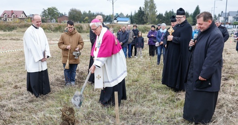 Pobłogosławienie terenu pod budowę nowego kościoła