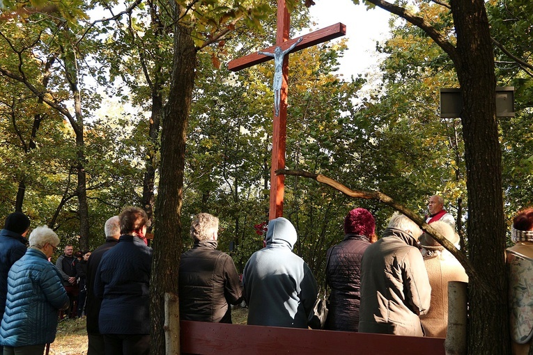 Poświęcenie krzyża nad Jarnołtówkiem