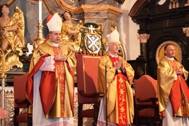 Podczas Mszy św. w katedrze otwarto synod w diecezji. 