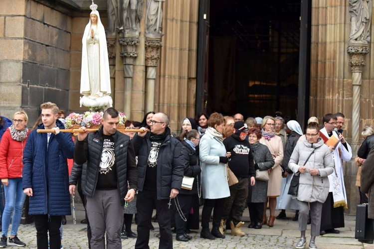 Różaniec za Polskę w Świdnicy