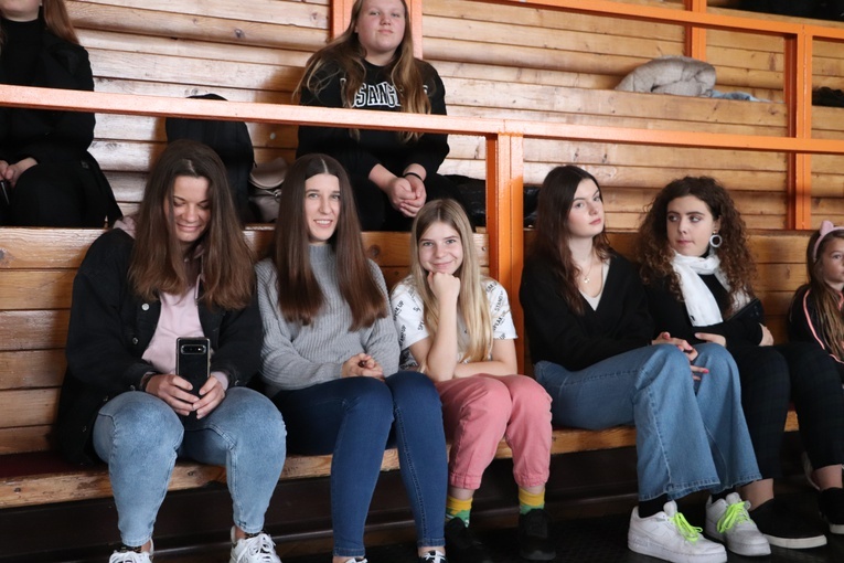 V Diecezjalne Spotkanie Młodzieży - panel dyskusyjny, pokaz grup