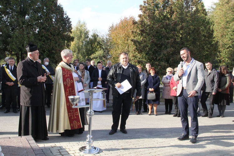 Dębica. Poświęcenie pomnika i pochówek dzieci utraconych