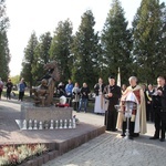 Dębica. Poświęcenie pomnika i pochówek dzieci utraconych