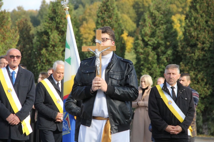 Dębica. Poświęcenie pomnika i pochówek dzieci utraconych