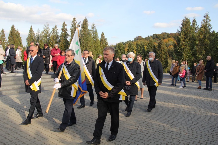 Dębica. Poświęcenie pomnika i pochówek dzieci utraconych