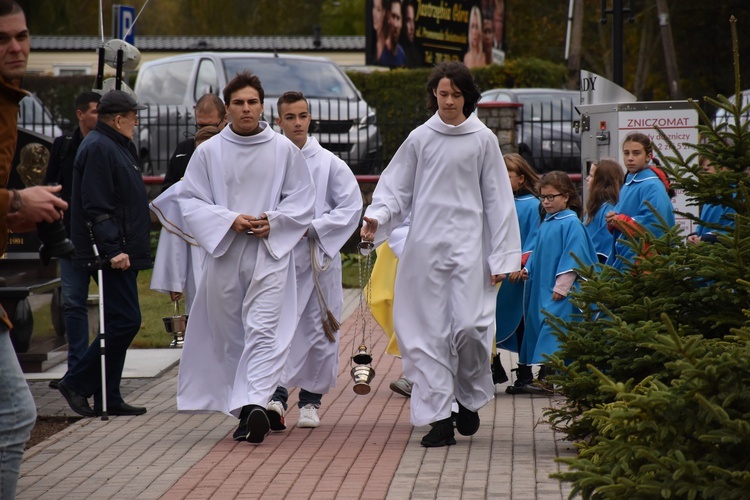 Jastrzębia Góra. Poświęcenie pomnika Dziecka Utraconego 