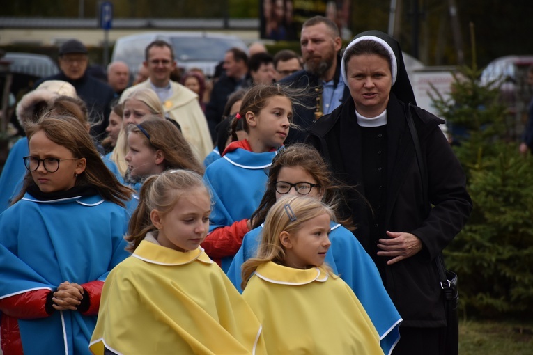 Jastrzębia Góra. Poświęcenie pomnika Dziecka Utraconego 