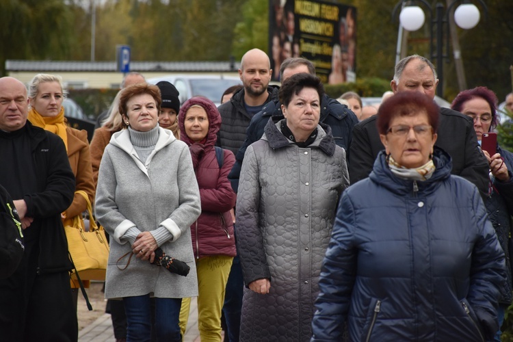 Jastrzębia Góra. Poświęcenie pomnika Dziecka Utraconego 