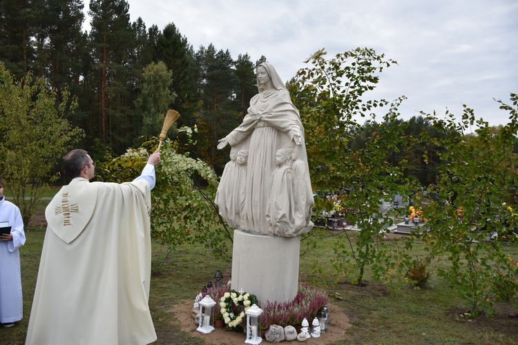 Jastrzębia Góra. Poświęcenie pomnika Dziecka Utraconego 