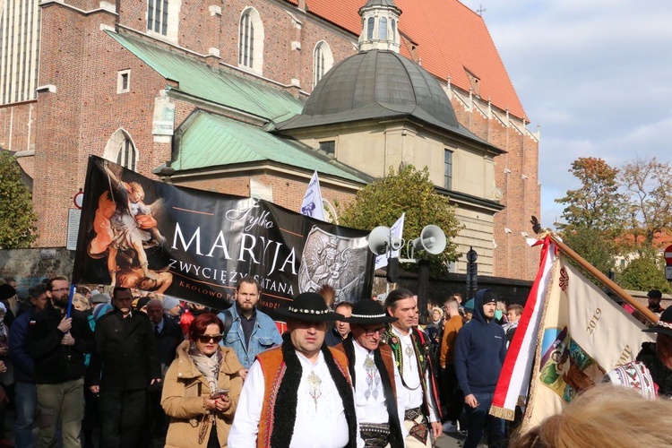 Procesja różańcowa za Polskę cz.1