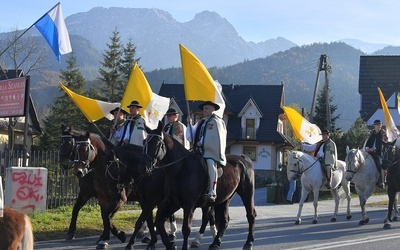 Zakopane. Procesja fatimska z banderią konną