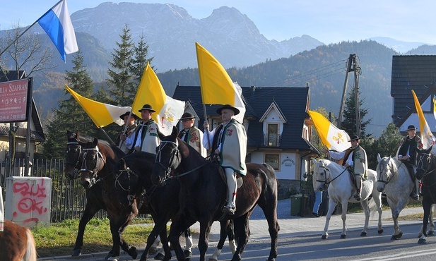 Zakopane. Procesja fatimska z banderią konną