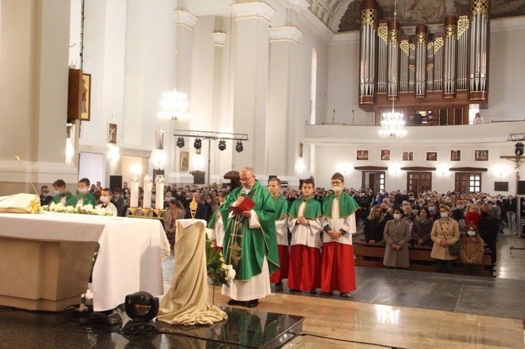 Dąbrowa Tarnowska. Wprowadzenie relikwii bł. kard. Wyszyńskiego