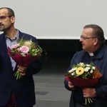 Aktorzy amatorzy ze Skoczowa w spektaklu o św. Janie Sarkandrze