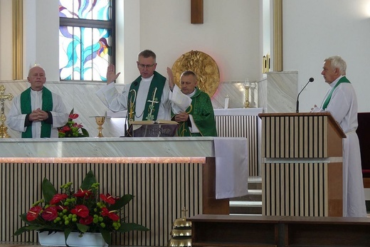 Parafialnie zespoły Caritas na podsumowaniu programu pomocy żywnościowej w Janowicach