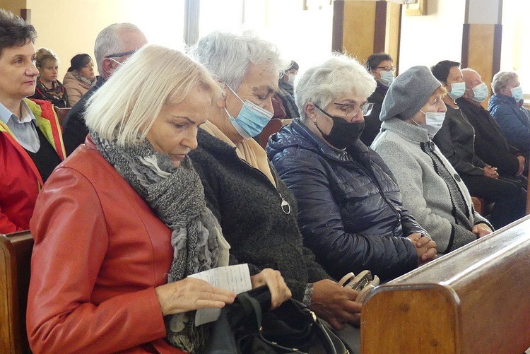 Parafialnie zespoły Caritas na podsumowaniu programu pomocy żywnościowej w Janowicach