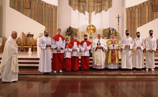 Nuncjusz apostolski abp Salvatore Pennacchio w parafii NSPJ w Kętach