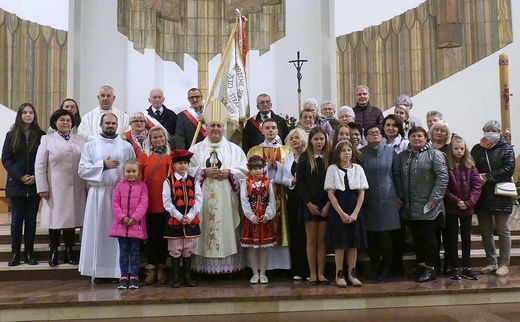 Nuncjusz apostolski abp Salvatore Pennacchio w parafii NSPJ w Kętach